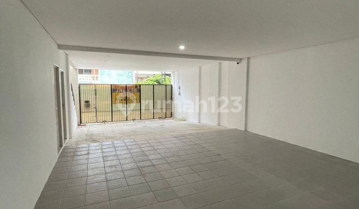 Rumah Mewah Dalam Komplek di Pulomas Jakarta Dekat Pusat Kota Rumah Mewah Dalam Komplek di Pulomas Jakarta Dekat Pusat Kota
