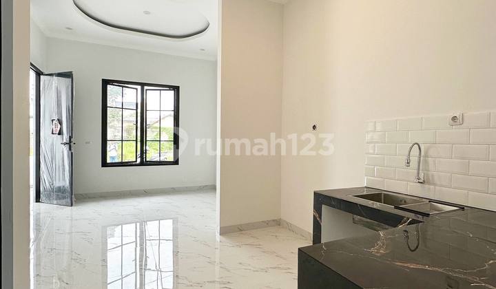 Hunian Bergaya American Classic di Ciracas Jakarta Timur Dekat Gerbang Tol 2