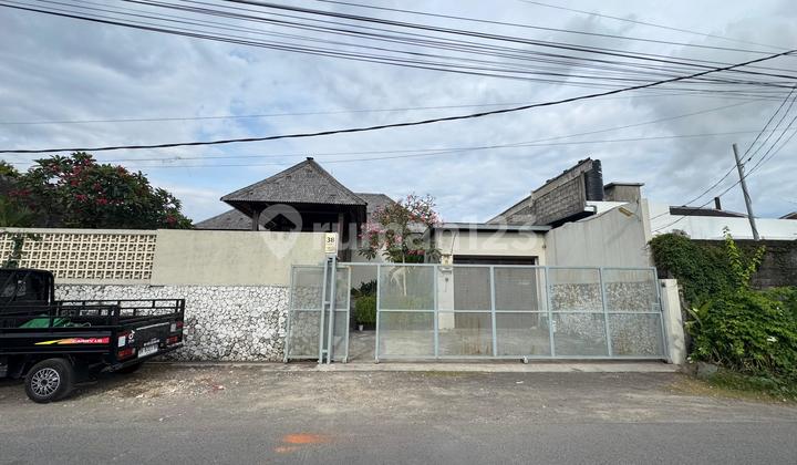 Luxurious 1-Story Villa in Dewi Sri 2 - 590 m² Land, Private Swimming Pool, Premium Tourist Location Luxurious 1-Story Villa in Dewi Sri 2 - 590 m² Land, Private Swimming Pool, Premium Tourist Location