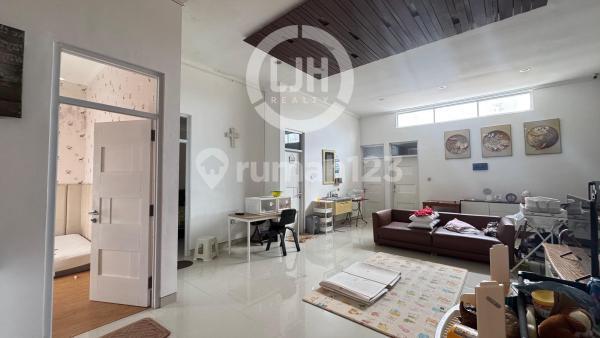 2 Storey Villa at Jimbaran, Kuta selatan, Strategic Location in Residential Area, Furnished, Close to Pizza Hut and McDonald's Jimbaran 2