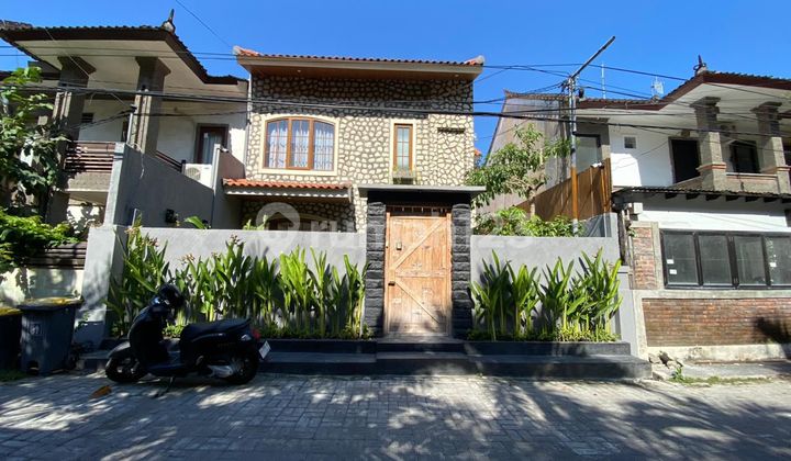 Villa Cantik Siap Huni Dekat Shishi dan Hanya 10 menit Jalan Kaki ke Pantai Patitenget