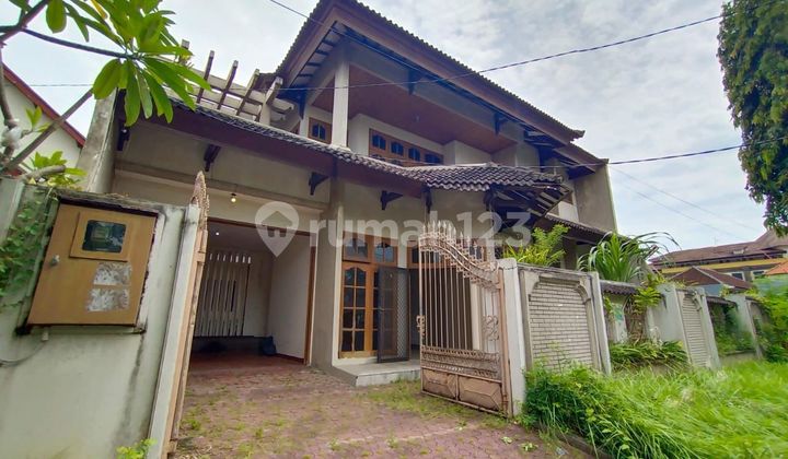 Rumah Mewah Klasik di Jantung Kota - Gatot Subroto, Lokasi Premium !!