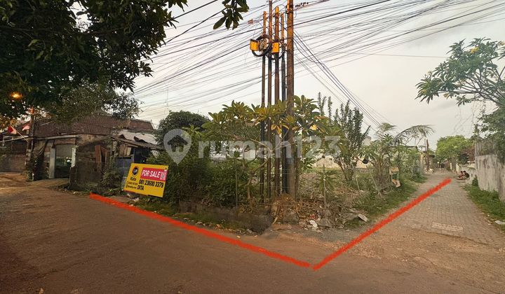 Strategic Land with Two Road Accesses in Renon – Suitable for Residences & Boarding Houses