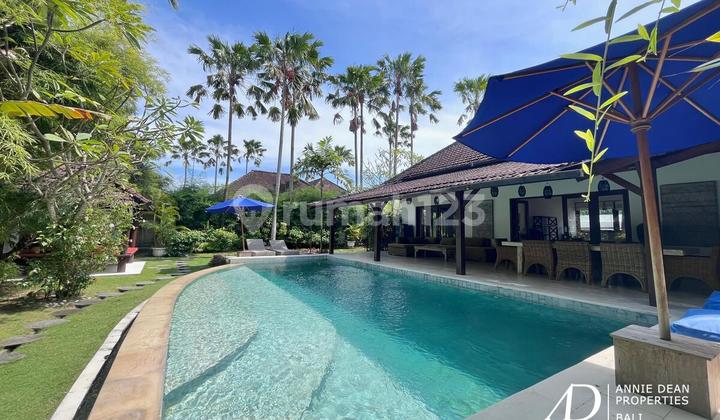 LEASEHOLD VILLA IN CANGGU - 3 BEDROOMS OFFER BIG GARDEN LEASEHOLD VILLA IN CANGGU - 3 BEDROOMS OFFER BIG GARDEN