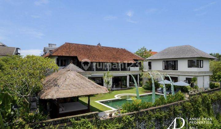 FREEHOLD SHOWCASES BALINESE STYLE VILLA WITH LARGE GARDEN 1