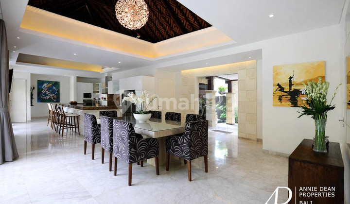 Freehold Modern Design Contemporary 3-Bed Near Seminyak 2