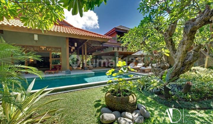 Freehold 4-Bedroom Luxury Villa Just 300 Meters From Seminyak Beach