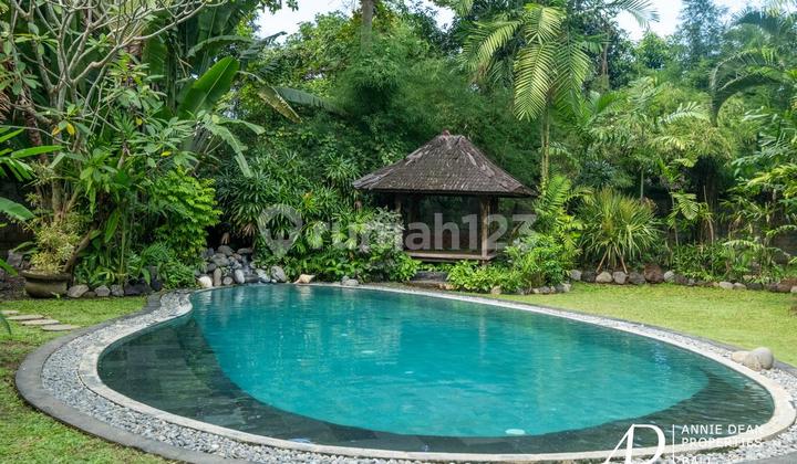 Yearly Rental | Balinese Style Villa With Large Garden In Prime Seminyak