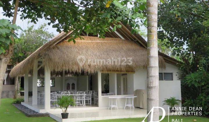 Freehold Beach Front Hotel In Candidasa 9