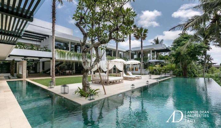 Leasehold Masterpiece Modern Luxury Villa In Canggu 1