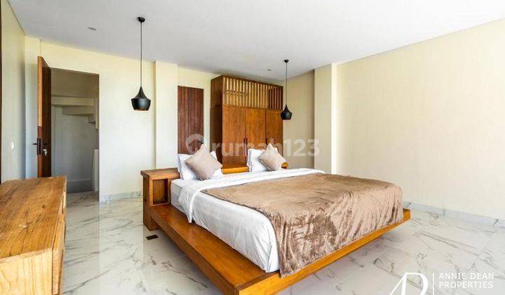 Modern Design Four Floor Twin Duplex With 180 Degree Ocean Views 5