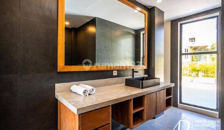 Modern Design Four Floor Twin Duplex With 180 Degree Ocean Views 26