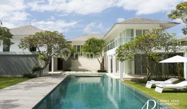 FREEHOLD TWO-IN-ONE VILLA | 100M TO THE BEACH | CANGGU