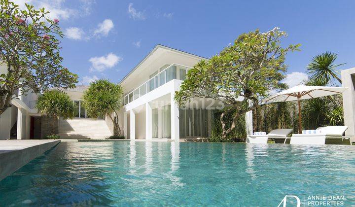 Freehold Luxury Villas Step Away From The Beach In Canggu 1