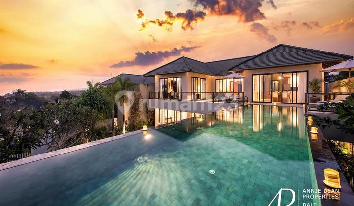 FREEHOLD ELEGANT OCEANFRONT VILLA WITH INFINITY POOL AND DESIGNER FINISHES FREEHOLD ELEGANT OCEANFRONT VILLA WITH INFINITY POOL AND DESIGNER FINISHES