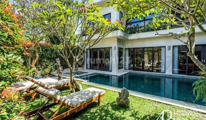 Freehold Tropical Design 4 Bedroom On The Beachside In Sanur 1