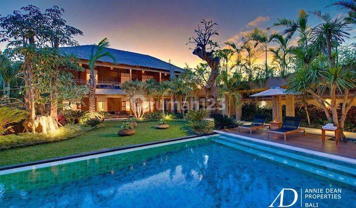 Freehold Complex Two Units Of Villas 10 bedroom In Seminyak 1