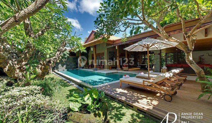 Freehold 4 bedroom Villa In Seminyak, 300 M From The Beach 1