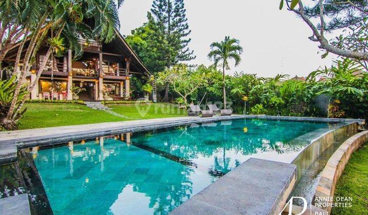 Freehold Tropical Design 5 bedrooms In Batu Bolong Canggu 1