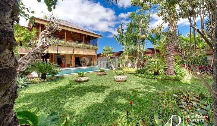 FREEHOLD 6-BEDROOM LUXURY VILLA 300 METER FROM THE BEACH 1