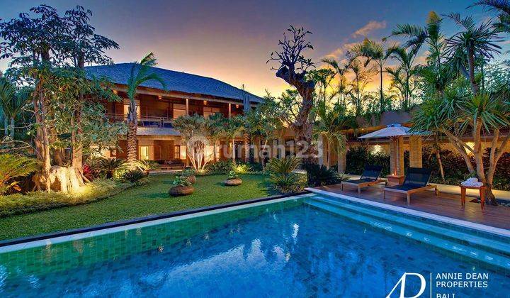 Freehold Stunning 6 Bedrooms In Seminyak 1