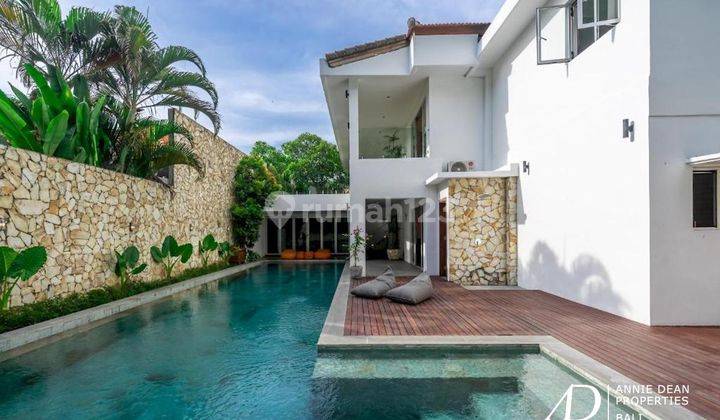 Freehold Stunning Two Story Villa In Umalas 2