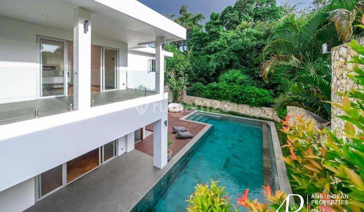 Freehold Stunning Two Story Villa In Umalas 1