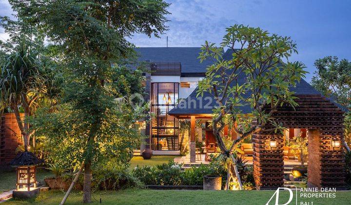 Freehold Contemporary Style Luxury High End Villa In Canggu 1