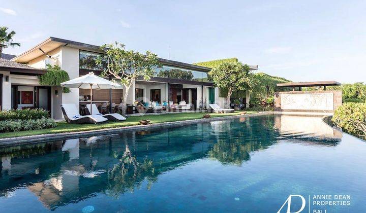 Freehold Masterpiece Villa With 3 POOLS In Pandawa Ungasan 1