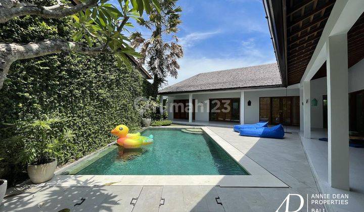 Freehold Single Level 4 BEDROOM Villa In Canggu 1