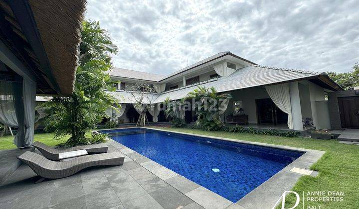 FREEHOLD BEAUTIFUL FAMILY VILLA IN THE BEACH SIDE SANUR 1