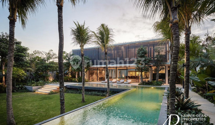 Freehold | Ultra Modern 6-Bedroom Luxury Villa In Pererenan