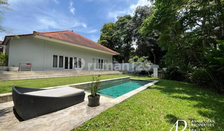 YEARLY RENTAL | 3-BEDROOM VILLA WITH SPACIOUS GARDEN IN SEMER KEROBOKAN