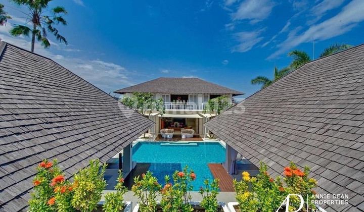 FREEHOLD LUXURY VILLA IN PRESTIGIOUS SEMINYAK - 500 METERS TO THE BEACH FREEHOLD LUXURY VILLA IN PRESTIGIOUS SEMINYAK - 500 METERS TO THE BEACH