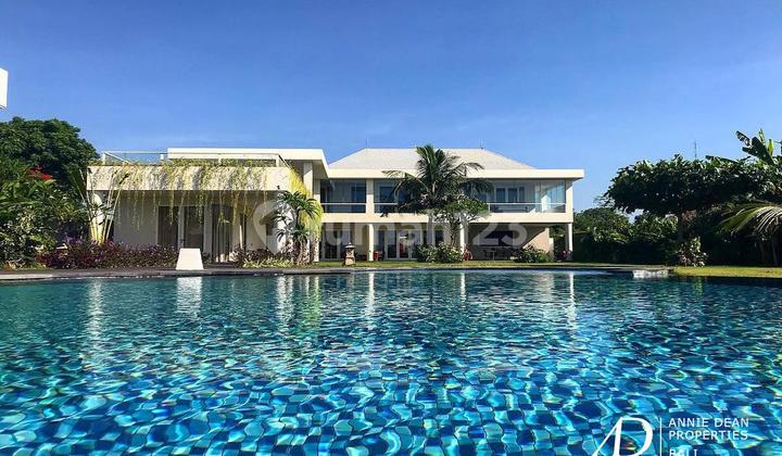 Freehold 7-Bedroom Beachfront Family Home In Ketewel