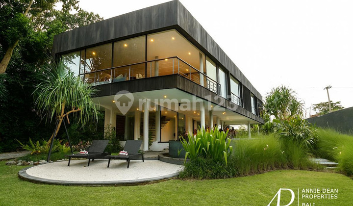Freehold Modern Luxury 4 BEDROOM Villa In Canggu