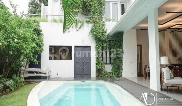 Yearly Rental | Modern 3-Bedroom Villa In Bumbak, Umalas