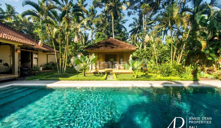 FREEHOLD | TROPICAL 7-BEDROOM ESTATE IN PAYANGAN