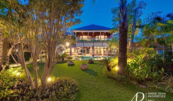 FREEHOLD 6-BEDROOM LUXURY VILLA - 300 METERS FROM THE BEACH IN SEMINYAK FREEHOLD 6-BEDROOM LUXURY VILLA - 300 METERS FROM THE BEACH IN SEMINYAK