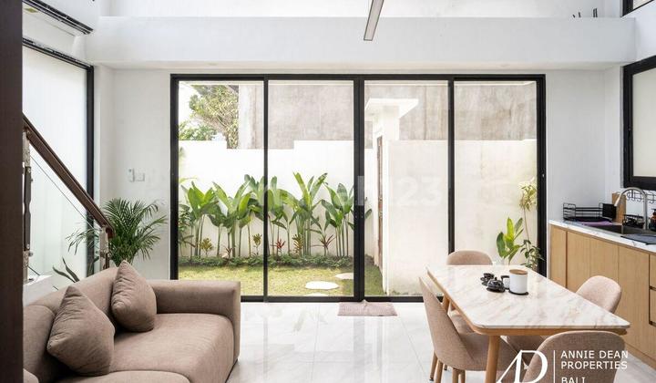 SEWA 2-KAMAR TIDUR VILA DEKAT PANTAI DI CEMAGI