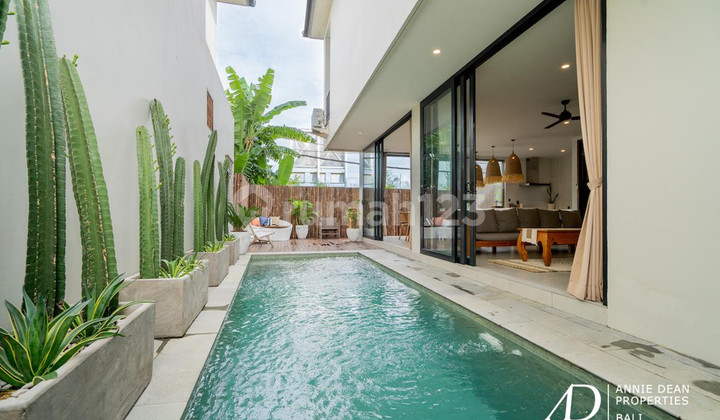 LEASEHOLD MODERN CONTEMPORARY 4-BEDROOM VILLA IN BATU BOLONG