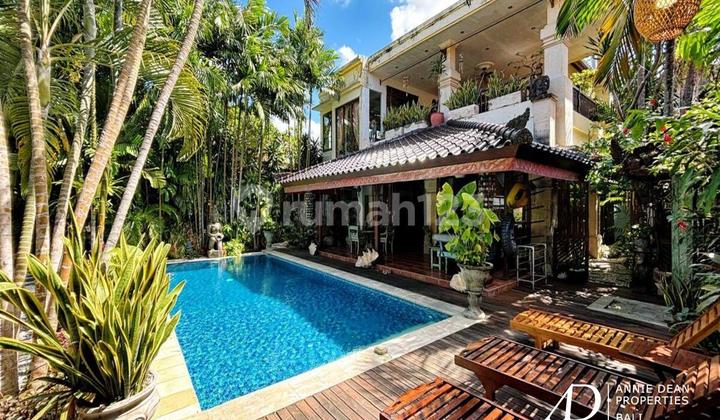 FREEHOLD | BALINESE-STYLE VILLA IN CENTRAL SEMINYAK FREEHOLD | BALINESE-STYLE VILLA IN CENTRAL SEMINYAK