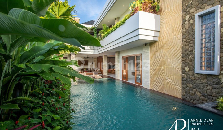 Freehold | Modern Tropical Design 3-Bedroom Villa In Jimbaran