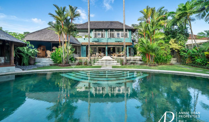 LEASEHOLD STUNNING VILLA WITH BIG GARDEN IN KEROBOKAN