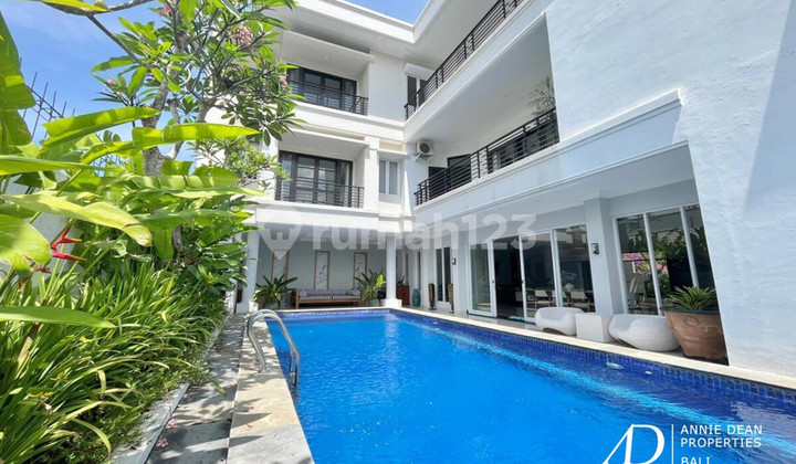 FREEHOLD | MODERN 4-BEDROOM VILLA IN JIMBARAN