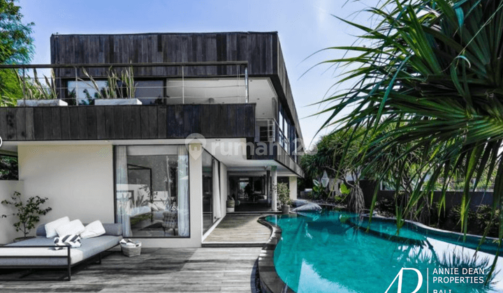 Freehold Modern Luxury 4 BEDROOM Villa In Canggu 2