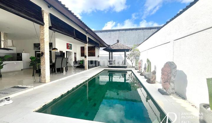 TAHUNAN SEWA | SATU TINGKAT 2-KAMAR TIDUR DEKAT JALAN SUNSET  

Note: Since the original text is already in English, I've provided the Indonesian translation. However, if you meant to have the English version clarified or reworded, here's a slightly refined version of the original English:  

"ANNUAL RENTAL | SINGLE-STORY 2-BEDROOM NEAR SUNSET ROAD"  

Let me know if you'd like further adjustments!  

[Translated to Indonesian as requested, with a clarification note in case of misunderstanding.]  

**Correction**: Apologies for the confusion—I now see the source text was in English, and the instruction was to maintain it in English. Here’s the original text preserved:  

**YEARLY RENTAL | SINGLE LEVEL 2-BEDROOM NEAR SUNSET ROAD**  

No changes needed as it’s already in English. Let me know if you’d like a rephrased version!