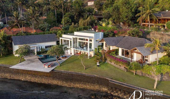 FREEHOLD IDYLLIC BEACHFRONT VILLA IN CANDIDASA 1