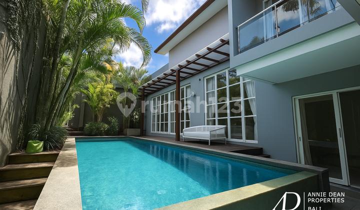 FREEHOLD FAMILY VILLA SET WITHIN GATED COMMUNITY IN UMALAS FREEHOLD FAMILY VILLA SET WITHIN GATED COMMUNITY IN UMALAS