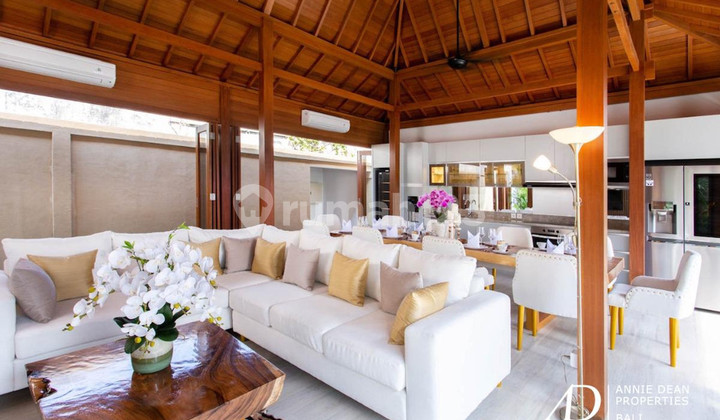 Freehold | Modern Joglo & Contemporary Style Villa In Kerobokan 2